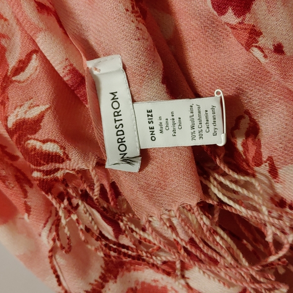 Nordstrom scarf/wrap - Picture 6 of 6